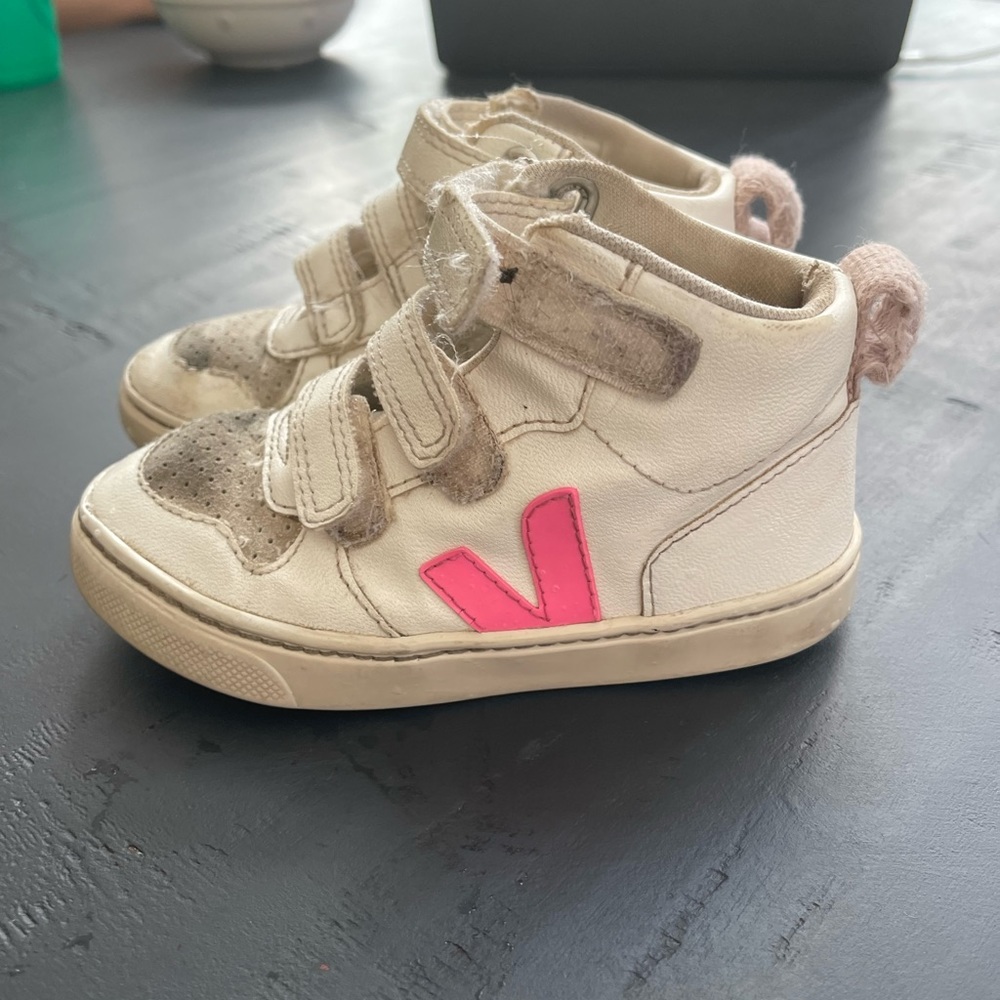 Vejas hot pink